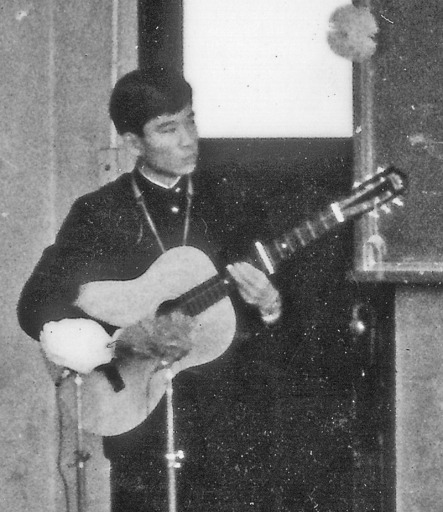 180721_1969-guiter-up.jpg