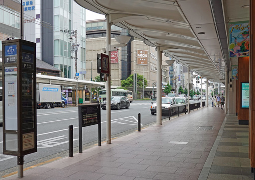 200512_busstop1.jpg