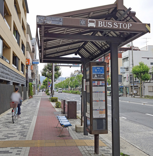 210217_busstop 2.jpg