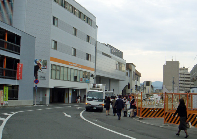 101024_ekimae 101024_ekimae